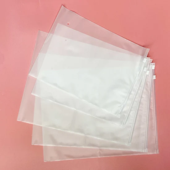 Sacs en poly givrés à glissière en plastique transparent en PVC translucide pour maillots de bain de chemise de vêtements